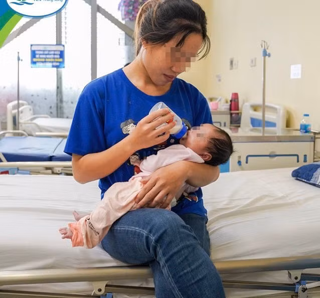Phẫu thuật cho bé sơ sinh 17 ngày tuổi bị hở sọ mặt rất hiếm gặp -0