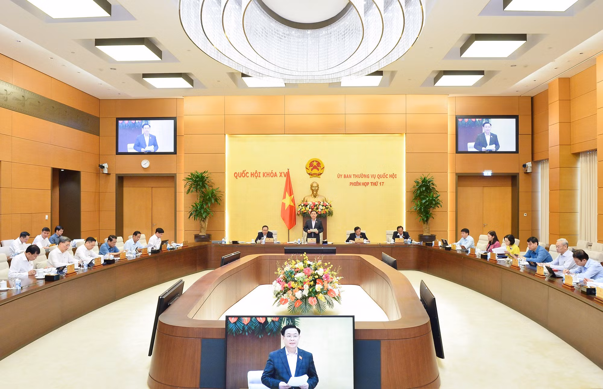 Khai mạc phiên họp trong một ngày, Uỷ ban Thường vụ Quốc hội cho ý kiến các vấn đề cấp thiết -0