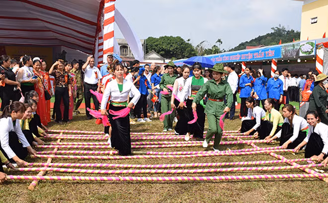 Lại trò tung hỏa mù dịp Ngày hội đại đoàn kết toàn dân tộc -0