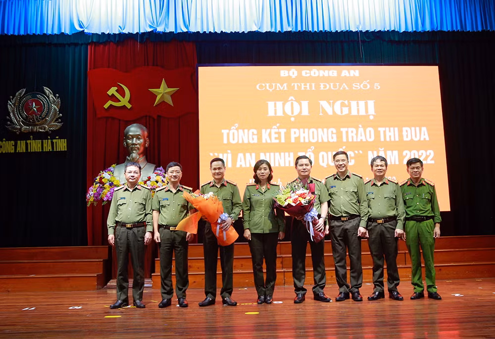 trao quyền cụm trưởng, cụm phó năm 2023 cho công an tỉnh quảng bình, công an tỉnh quảng trị .jpeg -0