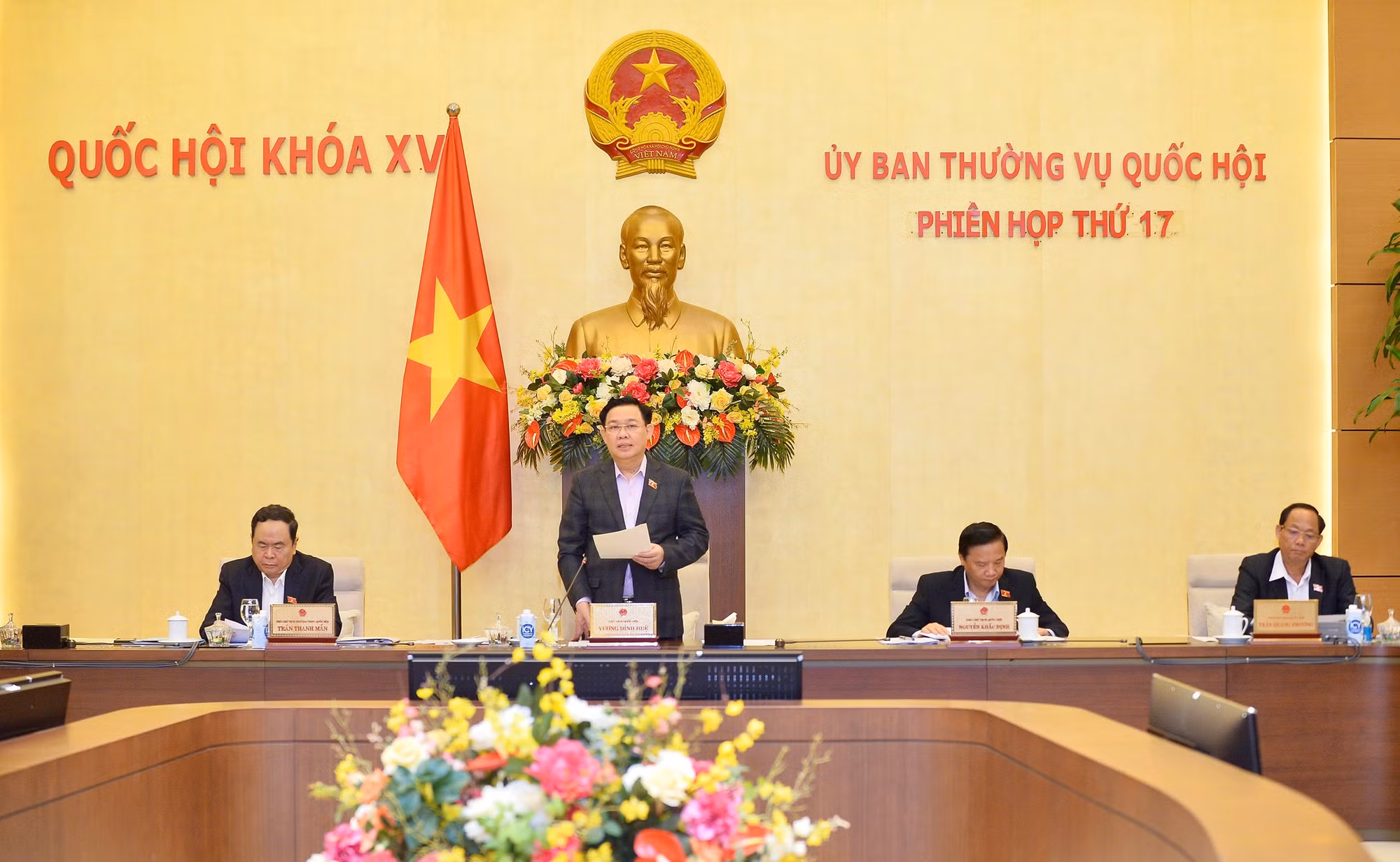 Khai mạc phiên họp trong một ngày, Uỷ ban Thường vụ Quốc hội cho ý kiến các vấn đề cấp thiết -0