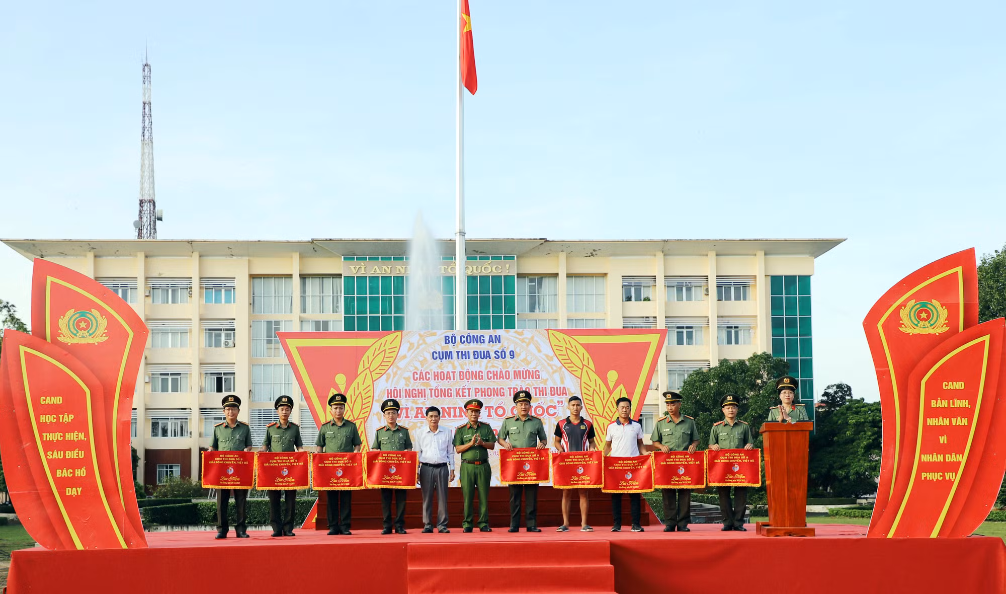 Cụm thi đua số 9 – Bộ Công an bàn giao 3 căn nhà Nghĩa tình đồng đội -0