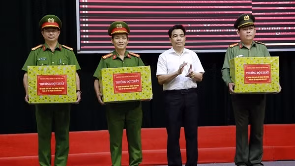 Thưởng nóng 3 đơn vị làm rõ hoạt động cho vay và đòi nợ kiểu “khủng bố”