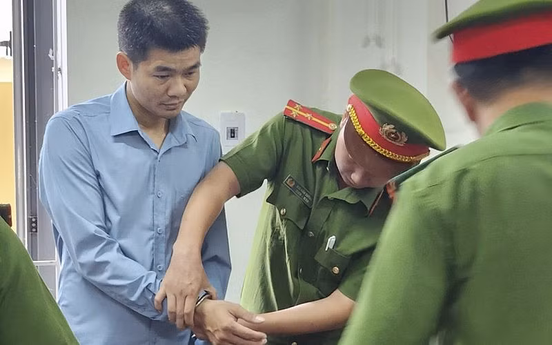 Vì sao một cán bộ huyện Tương Dương bị bắt -0