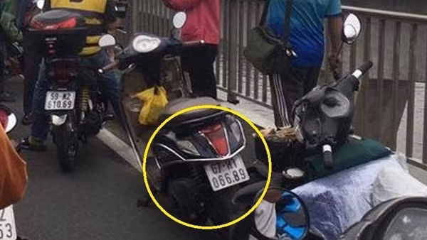 Người phụ nữ bỏ lại xe tay ga trên cầu Sài Gòn nhảy sông mất tích