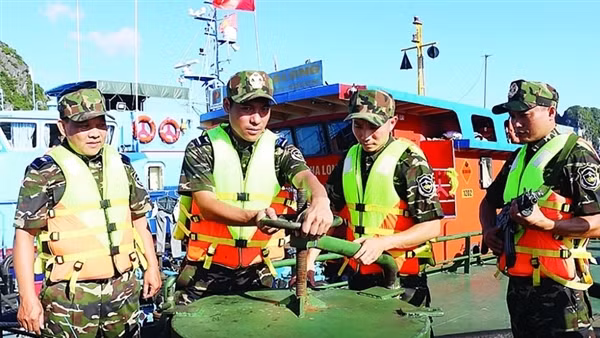 Những thủ đoạn buôn lậu xăng dầu trên biển