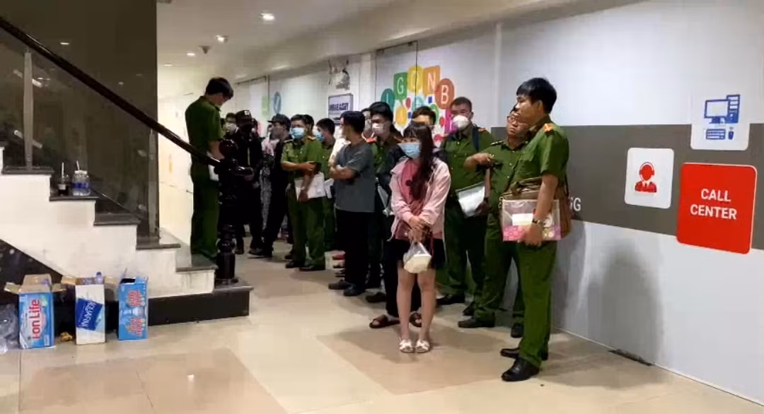 Bắt giữ, khởi tố 13 nhân viên một công ty tài chính tội “Vu khống” -0