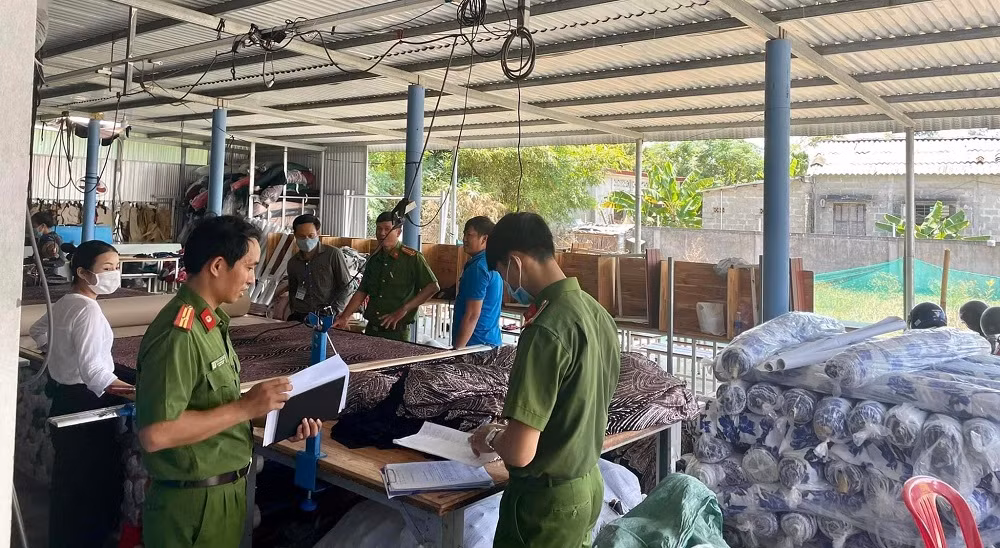 Truy tìm đối tượng mạo danh cán bộ Công an để lừa đảo -0