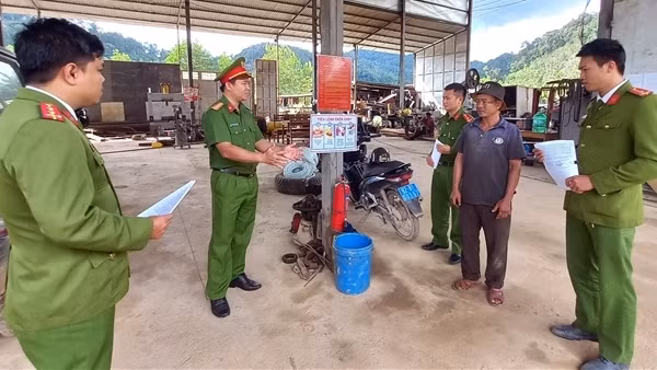 Theo chân Công an vùng biên thực hiện chiến dịch “60 ngày, đêm”