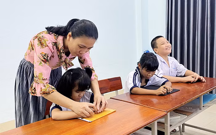 Lặng thầm gieo ước mơ cho trẻ em khuyết tật -0