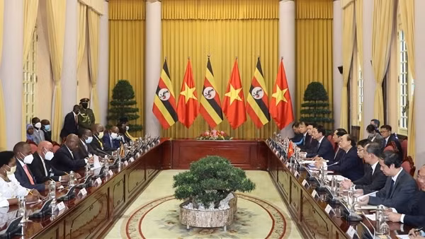 Chủ tịch nước Nguyễn Xuân Phúc hội đàm với Tổng thống Cộng hòa Uganda