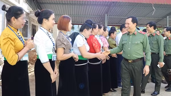 Thứ trưởng&nbsp;Lê Văn Tuyến kiểm tra công tác tại&nbsp;tỉnh Điện Biên