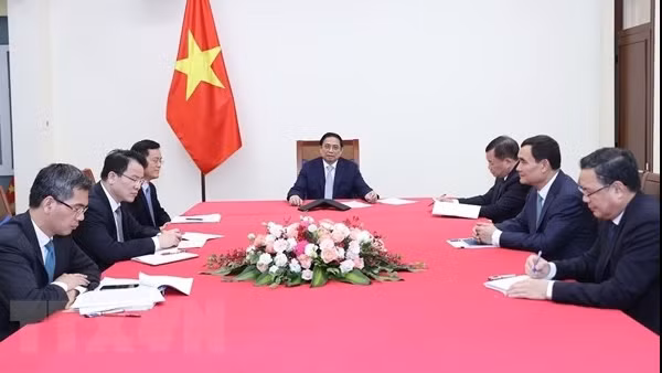 Thủ tướng Phạm Minh Chính điện đàm với Thủ tướng Pháp Elisabeth Borne