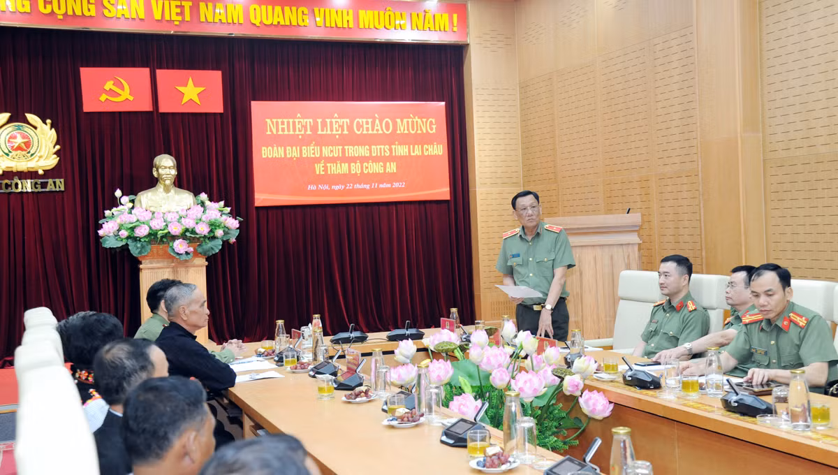 Bộ Công an gặp mặt Đoàn đại biểu người uy tín trong dân tộc thiểu số tỉnh Lai Châu -0