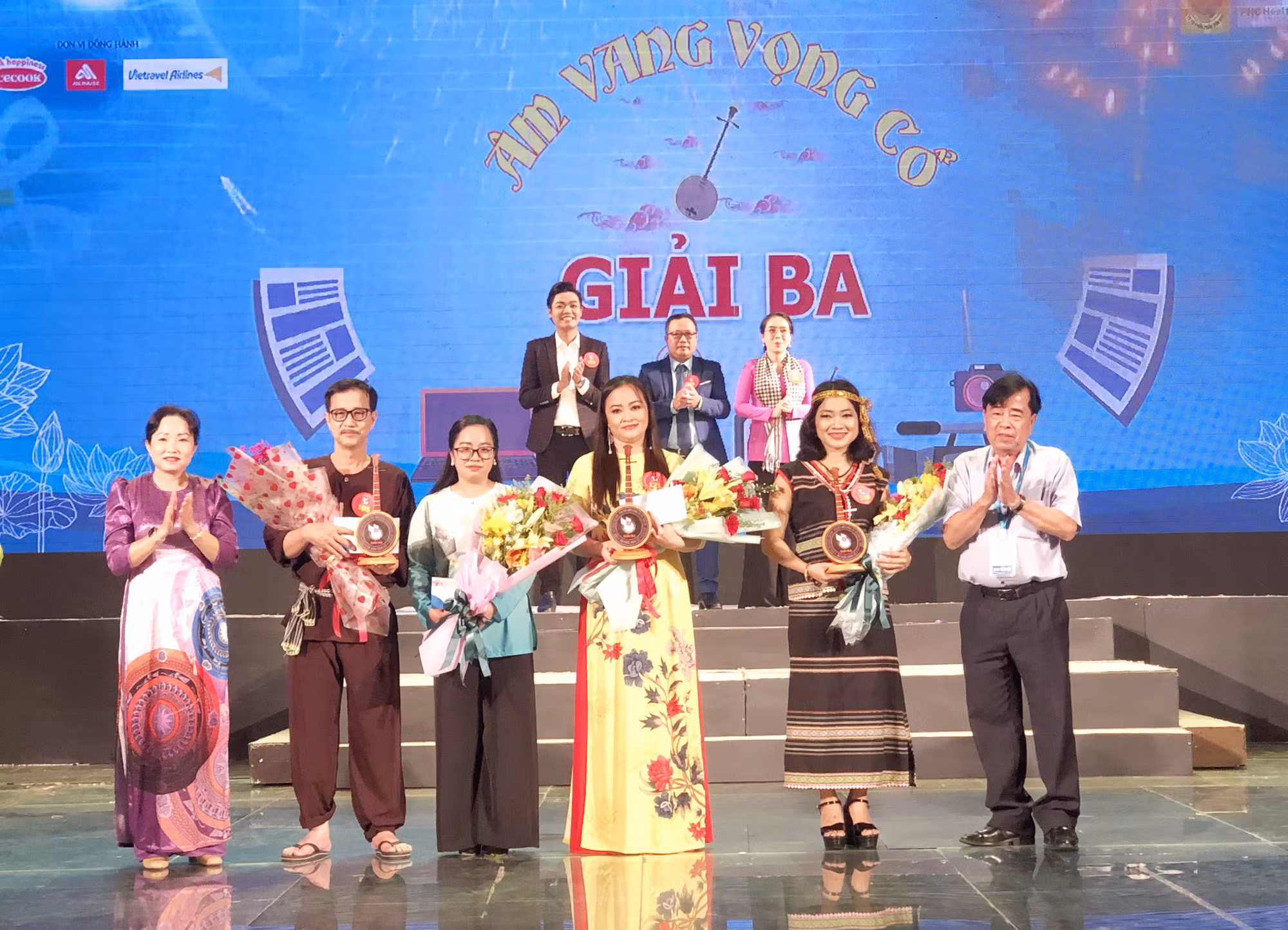 Chung kết cuộc thi “Tiếng hát người làm báo” -2