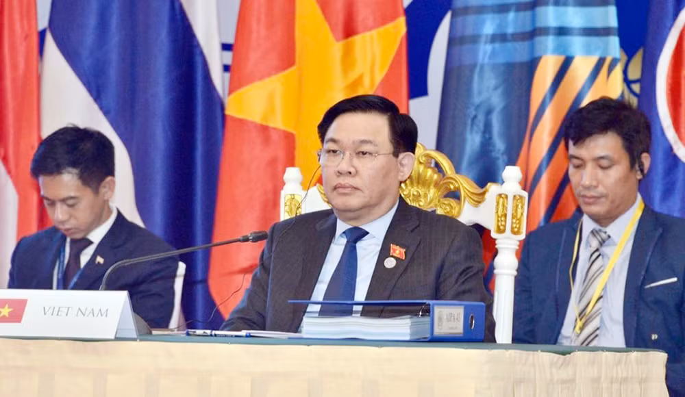 Chủ tịch Quốc hội: Tinh thần đoàn kết giúp con thuyền ASEAN vượt qua sóng cả -0