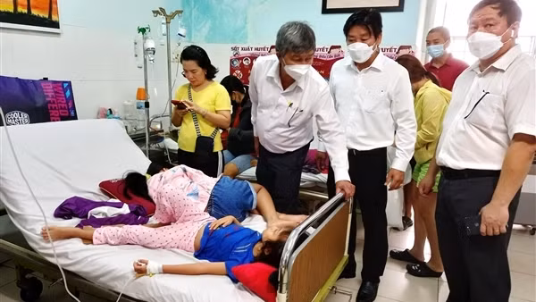 Vụ ngộ độc thực phẩm ở Nha Trang: Còn 211 học sinh đang điều trị