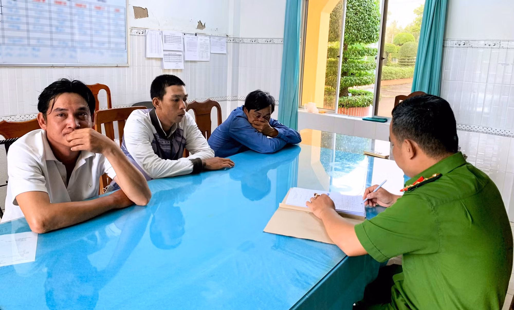 Bắt quả tang nhóm đối tượng trộm chó bán cho quán nhậu -0