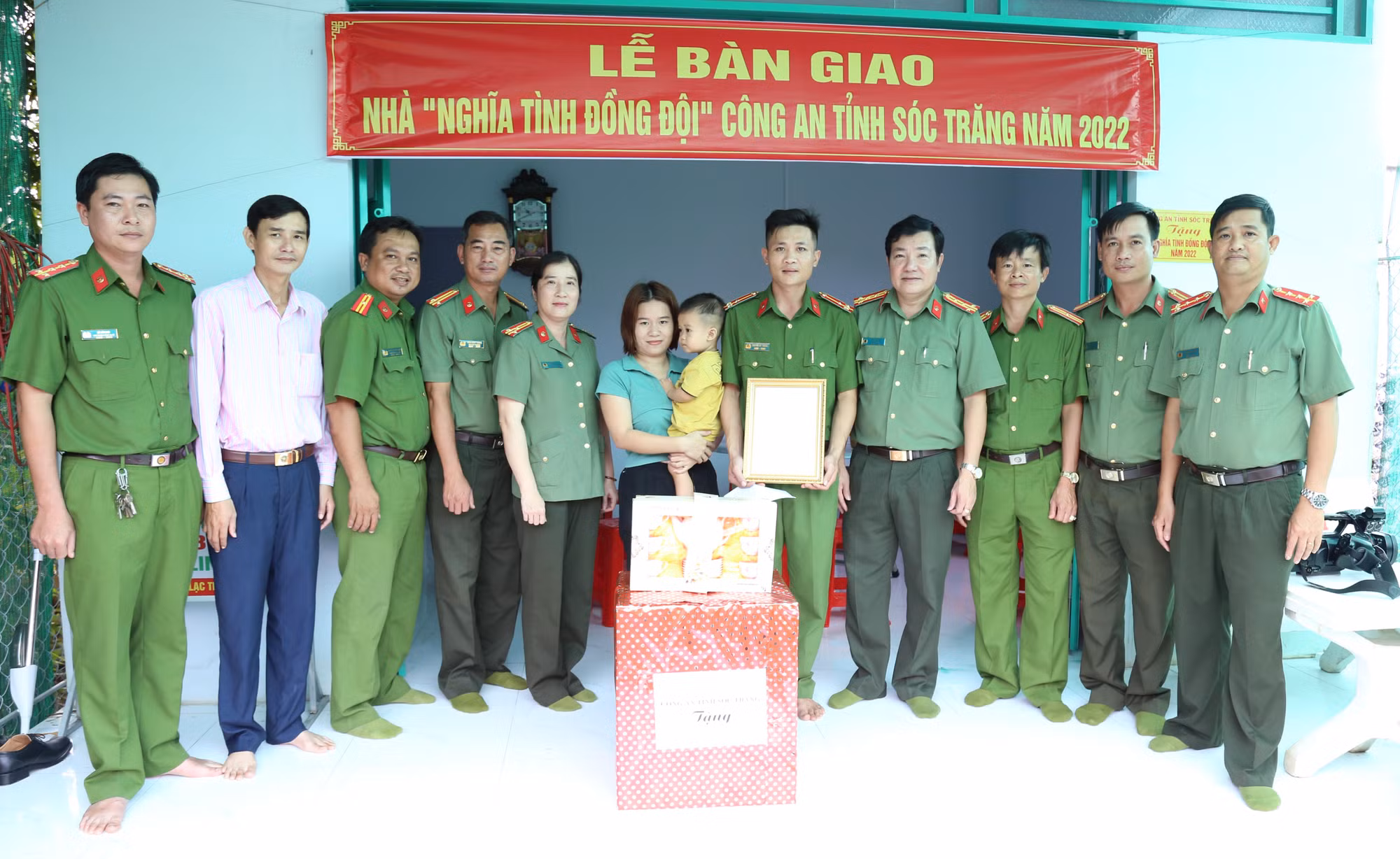 Công an tỉnh Sóc Trăng trao nhà nghĩa tình đồng đội -0