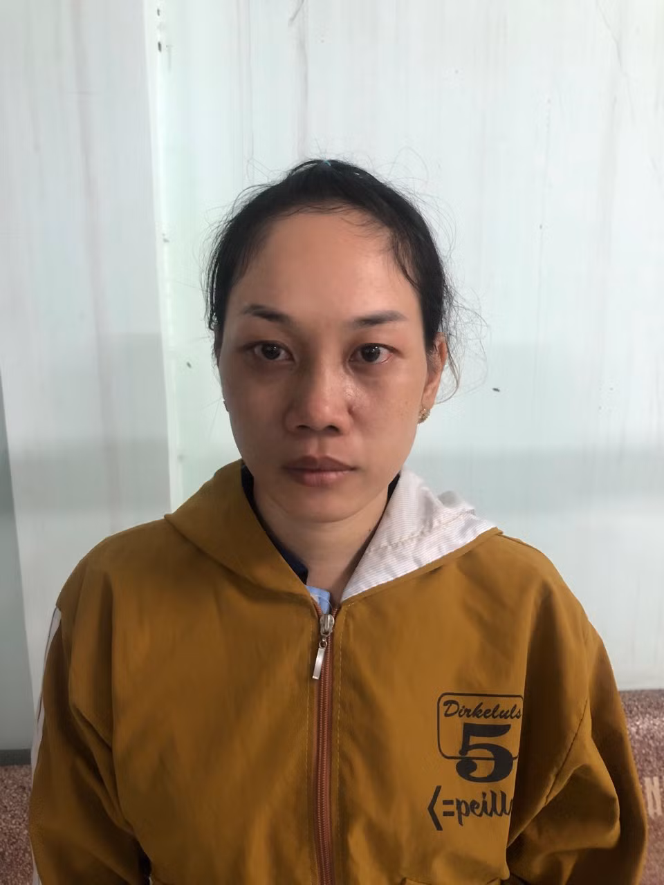 Chị dâu trộm tiền, vàng của em chồng -0