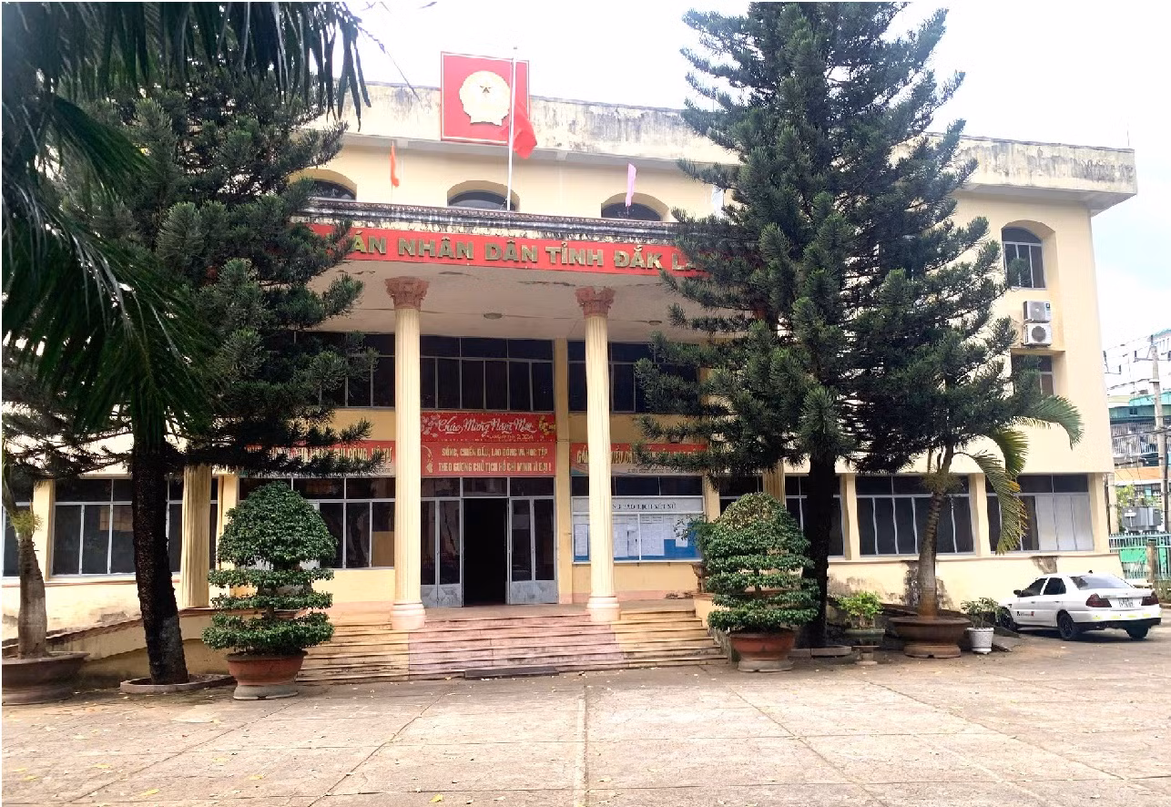 Tạm giữ 2 cán bộ TAND tỉnh Đắk Lắk -0