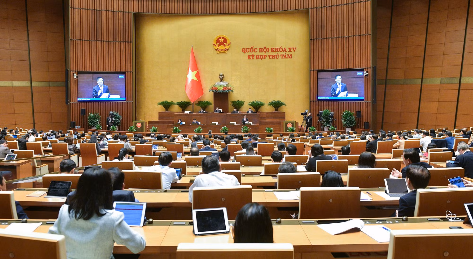 Xì gà, thuốc lá để hút, hít, nhai, ngửi cũng sẽ chịu thuế tiêu thụ đặc biệt 75% -0
