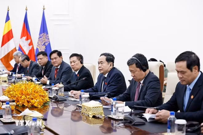 Chủ tịch Quốc hội: Việt Nam ưu tiên củng cố, tăng cường quan hệ với Campuchia -0