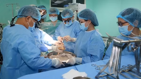 Ca ghép tim xuyên Việt cứu sống nam thanh niên suy tim giai đoạn cuối