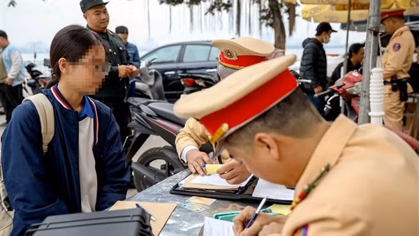 Công an Hà Nội xử lý hơn 2.200 học sinh vi phạm giao thông trong gần 1 tháng