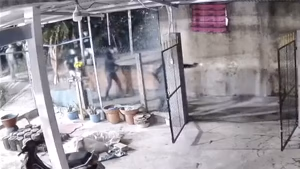 Truy xét nhóm côn đồ hung hãn cầm hung khí tấn công nhà dân