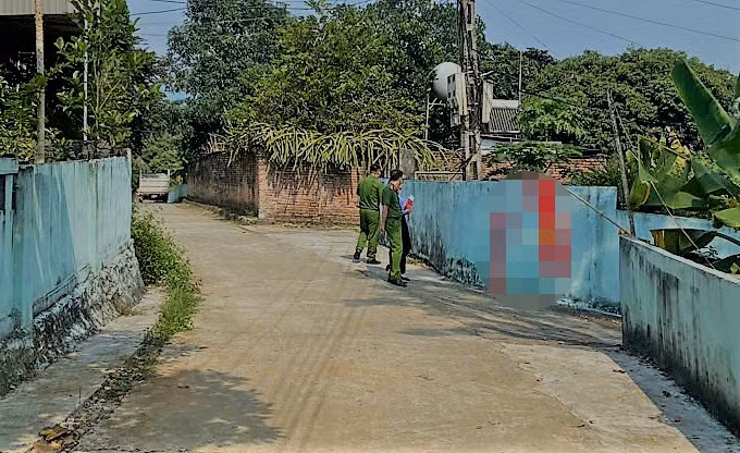 Khởi tố 2 đối tượng xé Quốc kỳ -0