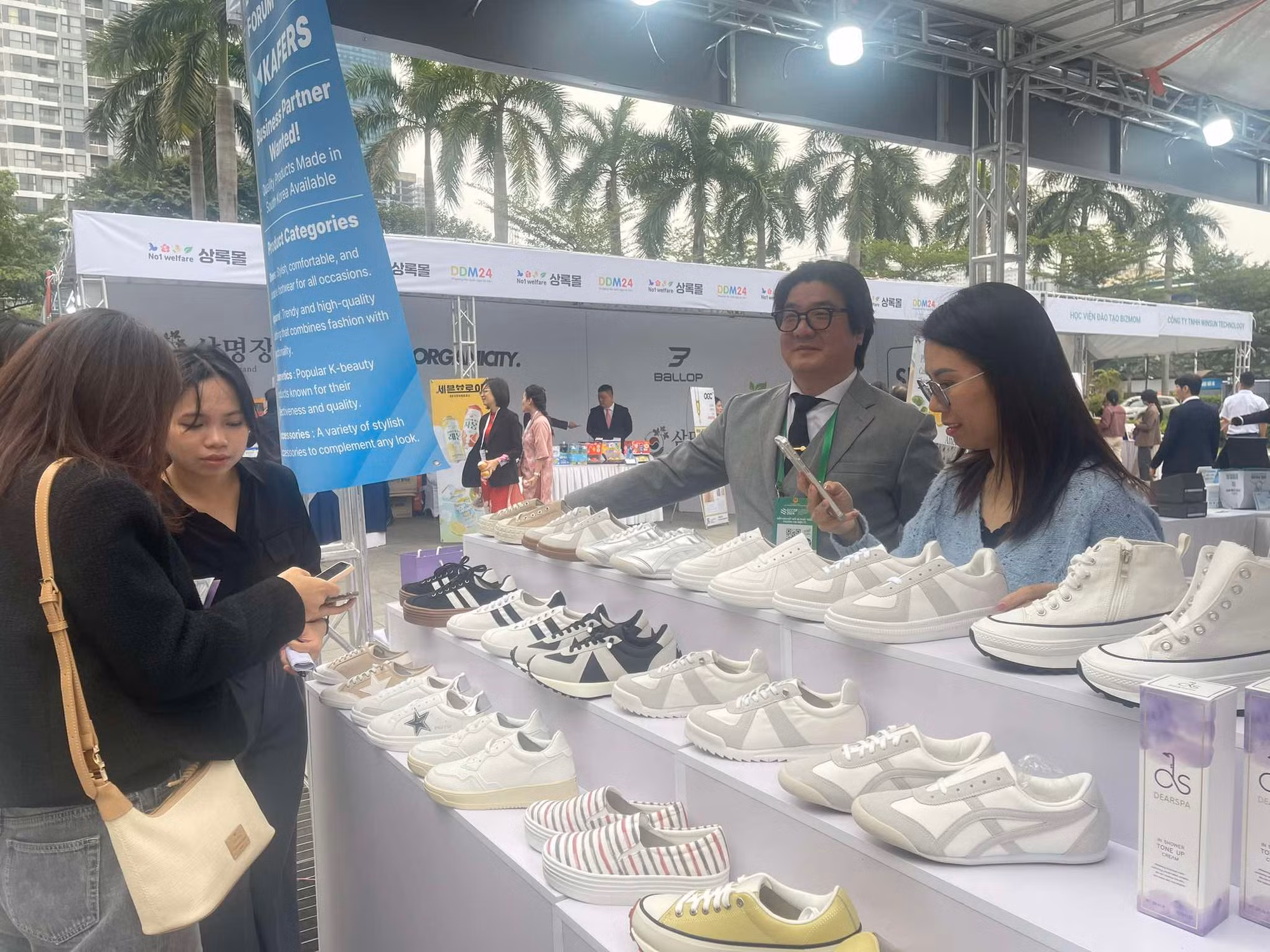 Xuất khẩu hàng Việt: Thời cơ bùng nổ từ thương mại điện tử xuyên biên giới -0