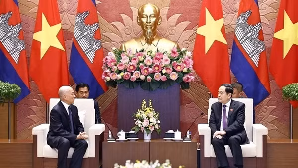 Chủ tịch Quốc hội Trần Thanh Mẫn hội kiến Quốc vương Campuchia Norodom Sihamoni