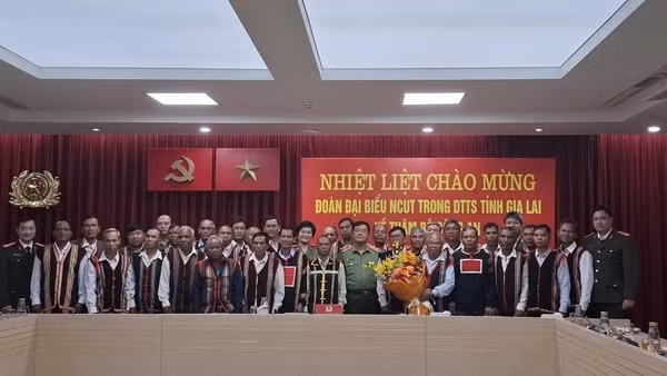 Đoàn đại biểu người có uy tín trong dân tộc thiểu số tỉnh Gia Lai thăm Bộ Công an