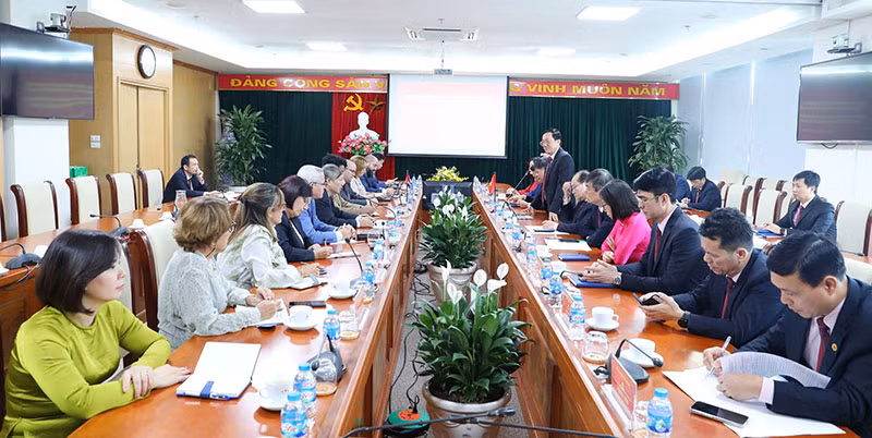 Bộ trưởng, Chủ tịch Ngân hàng Trung ương Cuba thăm và làm việc với NHCSXH -0