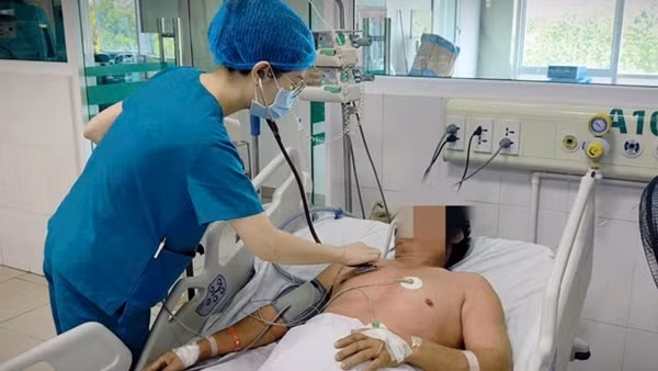 Dịch sởi bùng phát mạnh, “tấn công” cả người lớn