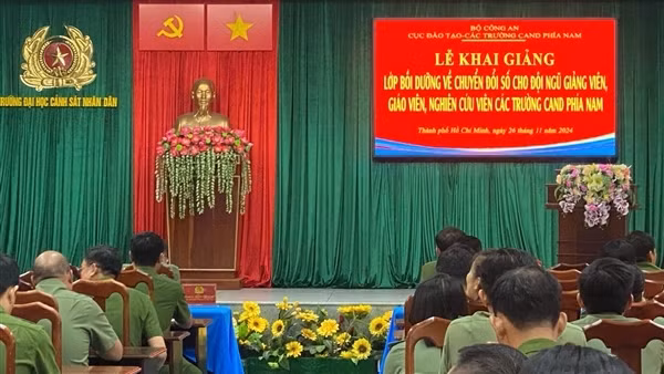 Bồi dưỡng kiến thức về chuyển đổi số cho giảng viên, nghiên cứu viên các Trường CAND phía Nam