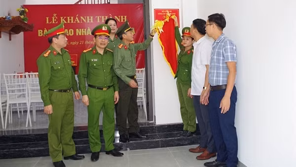 Công an tỉnh Hà Nam bàn giao nhà tình nghĩa cho CBCS có hoàn cảnh khó khăn