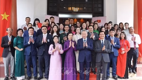 Tổng Bí thư Tô Lâm thăm Đại sứ quán và gặp gỡ cộng đồng người Việt Nam tại Malaysia
