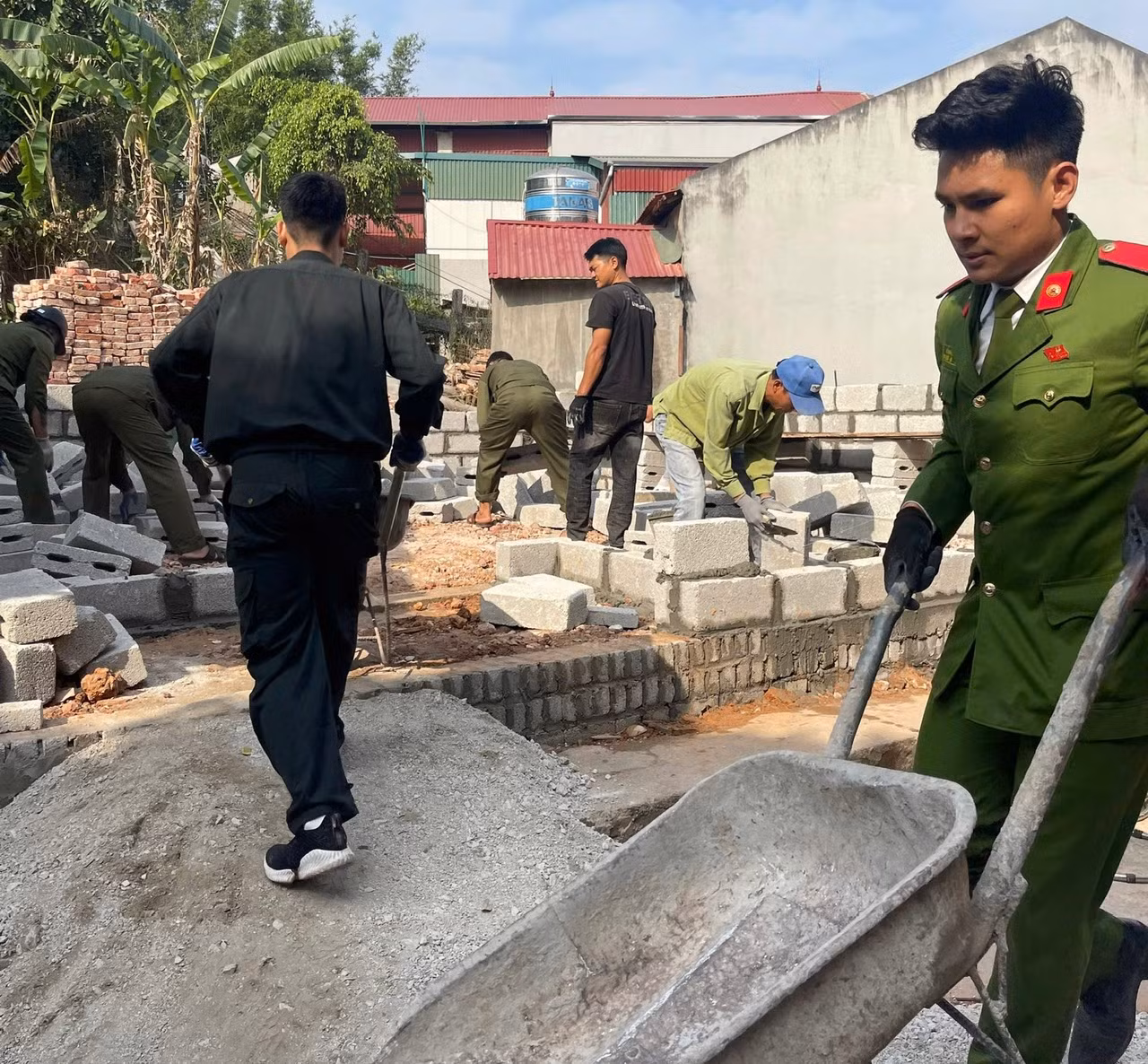 Bộ Công an trao tặng nhà mẫu và phát động khởi công xây dựng xóa nhà tạm, nhà dột nát trên địa bàn tỉnh Lạng Sơn -0