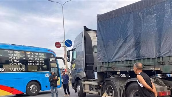 Cảnh báo tai nạn với xe đạp điện do học sinh điều khiển
