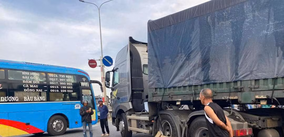 Cảnh báo tại nạn với xe đạp điện do học sinh điều khiển -0