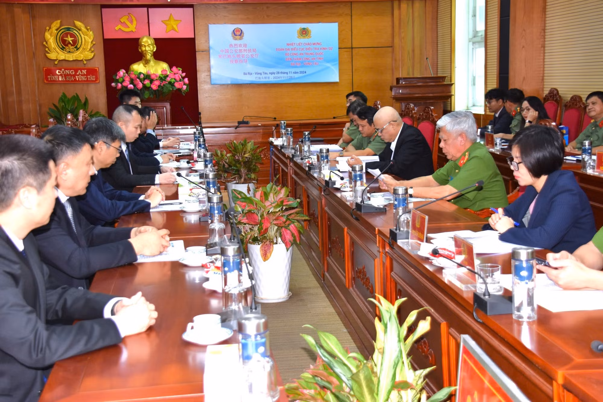 Công an tỉnh Bà Rịa-Vũng Tàu tiếp và làm việc với Cục Điều tra hình sự Bộ Công an Trung Quốc -0