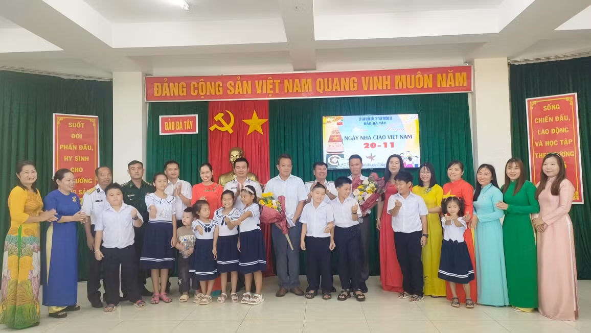  Ấm áp, bình dị Ngày Nhà giáo Việt Nam ở huyện đảo Trường Sa -0