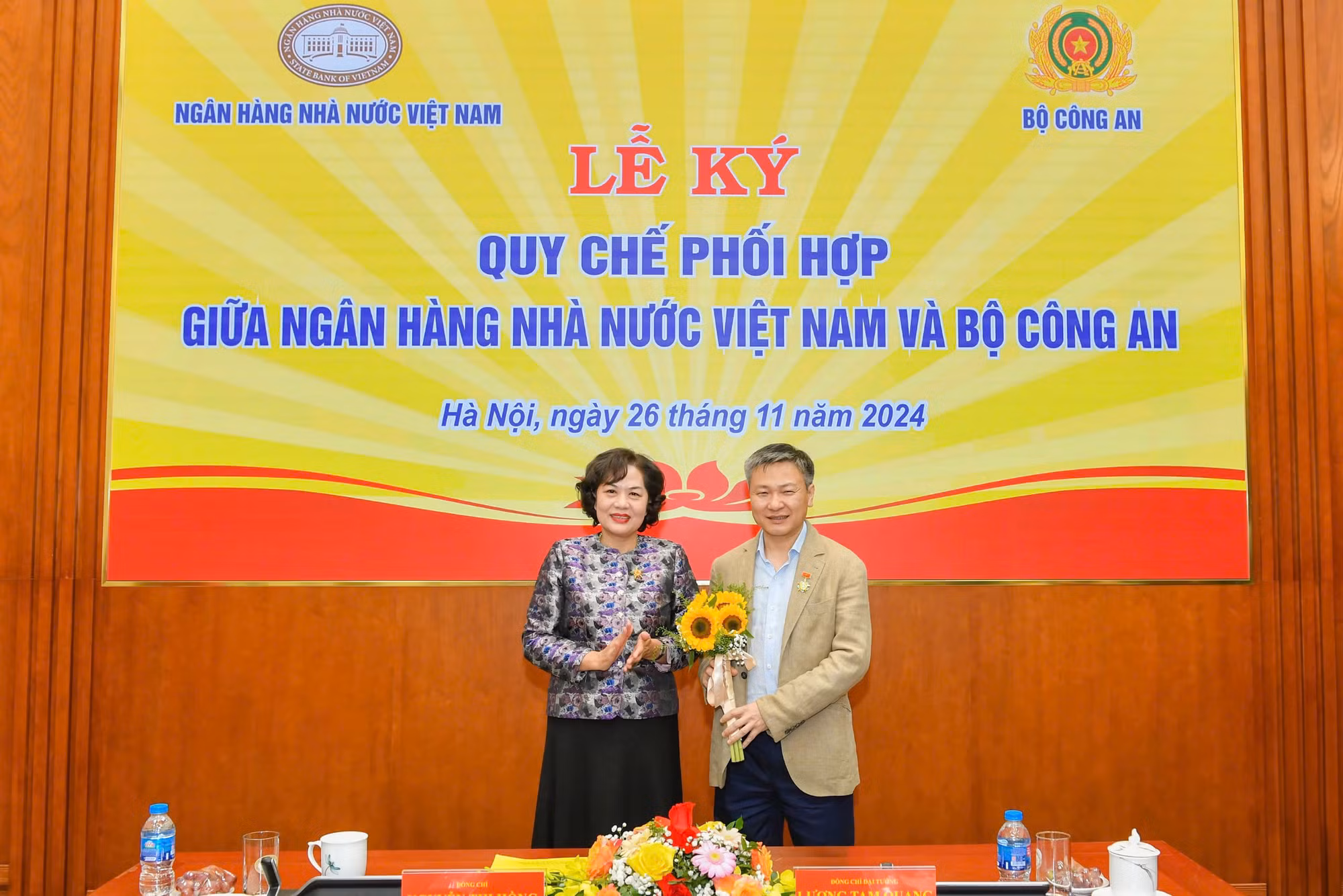Bộ Công an và Ngân hàng Nhà nước ký quy chế phối hợp trong công tác bảo đảm an ninh, trật tự và lĩnh vực tiền tệ, ngân hàng. -0
