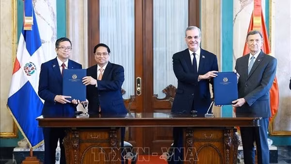 Thủ tướng Phạm Minh Chính và Tổng thống Cộng hòa Dominicana chủ trì họp báo chung