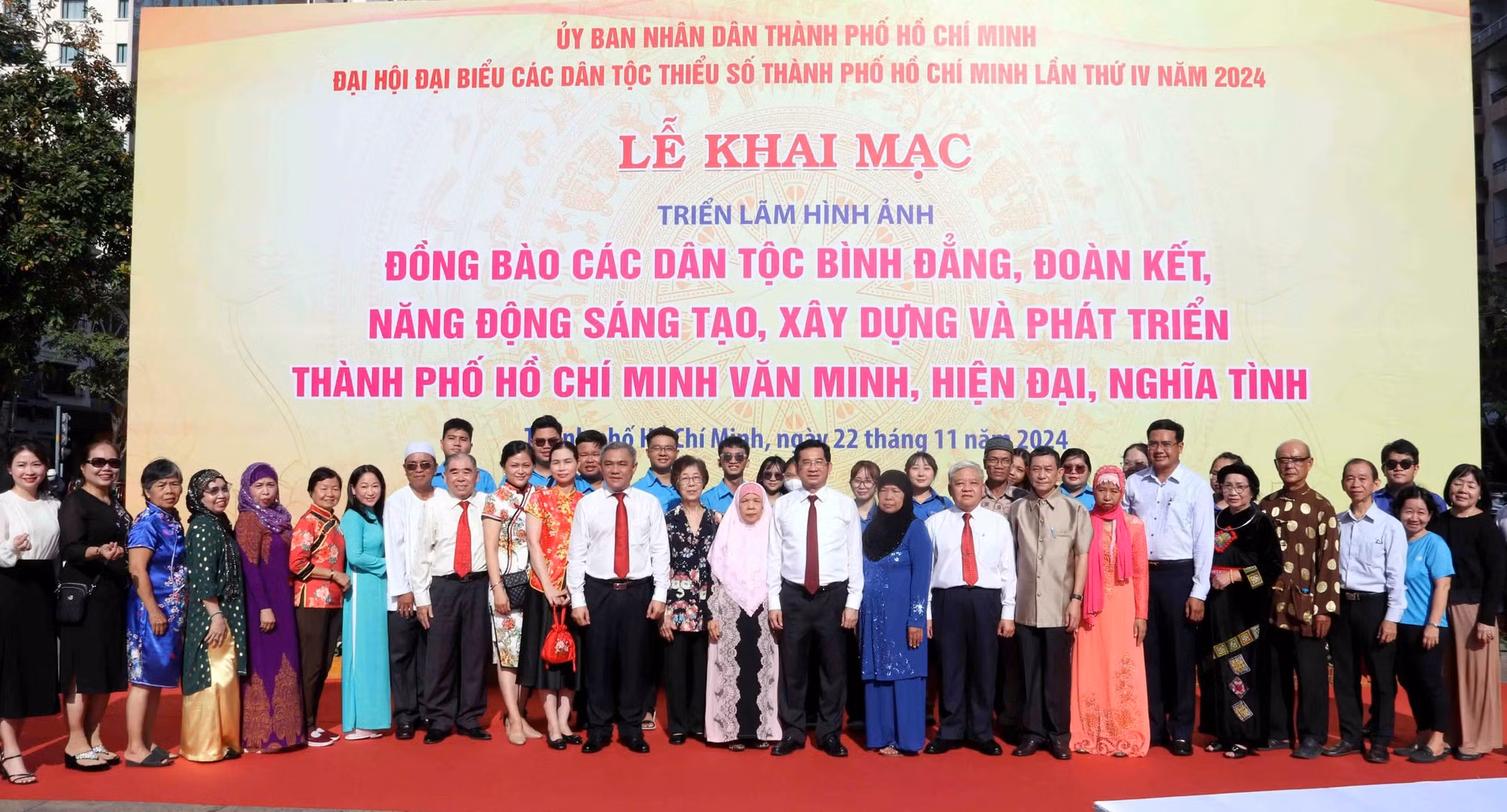 Khai mạc triển lãm ảnh về đồng bào các dân tộc xây dựng, phát triển TP Hồ Chí Minh -0