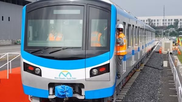 Ưu đãi cho khách đi Metro số 1 dài ngày hoặc mua vé không dùng tiền mặt