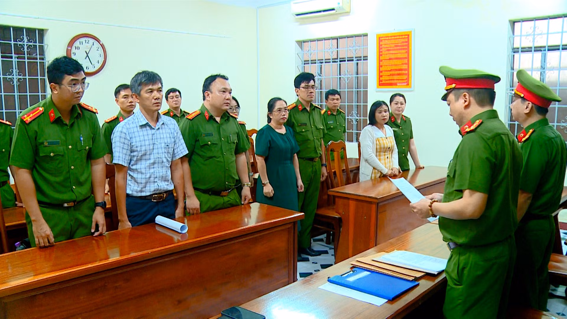 Bắt tạm giam hai cán bộ nhà nước và hai giám đốc doanh nghiệp -0