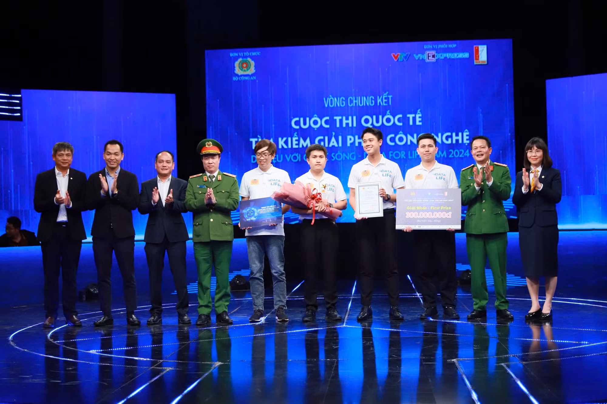 Trao giải cuộc thi quốc tế Dữ liệu với cuộc sống - Data for life 2024 -0
